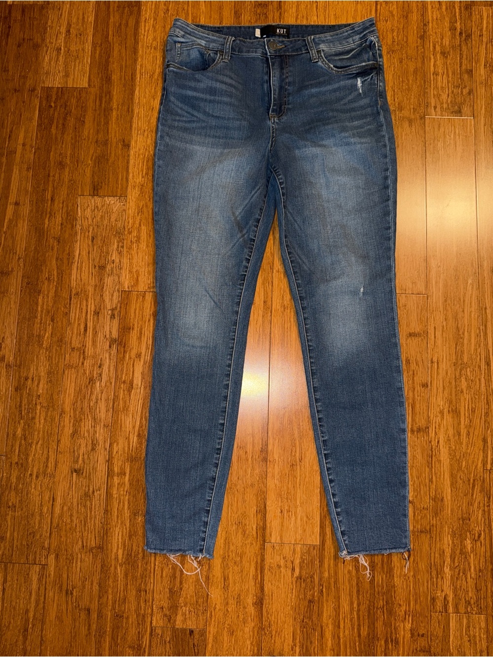 Kut from the Kloth Skinny Jeans in Medium Blue Wash